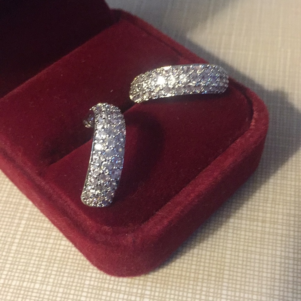 Restocked 5⭐️White Topaz silver hoop earrings - Picture 5 of 8